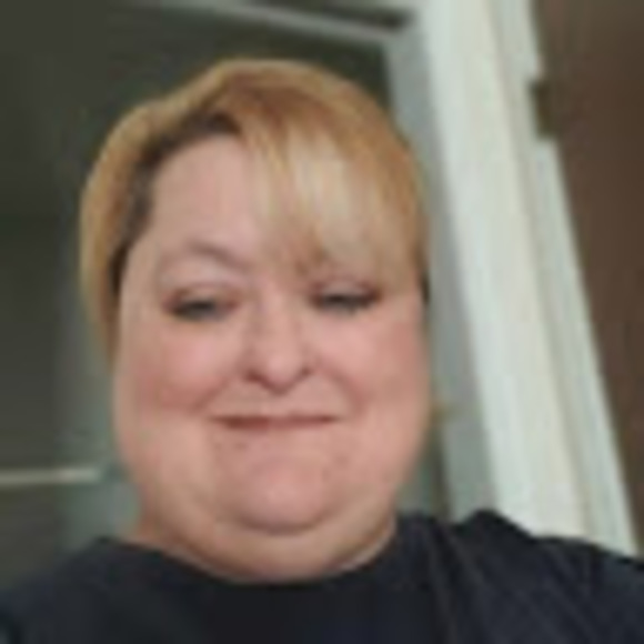 Meet your Posher, Julia - Picture 1 of 1